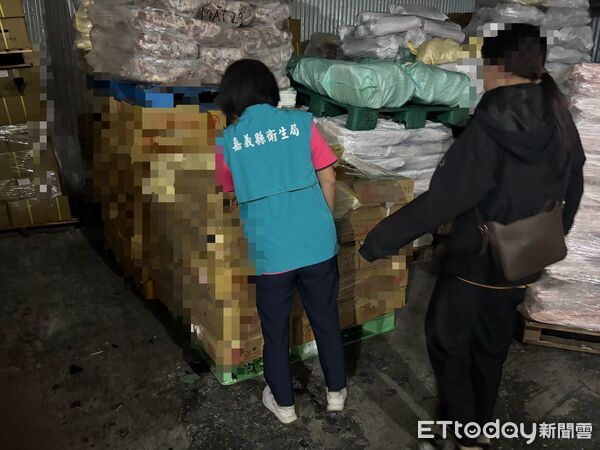 ▲台中市通報疑似非洲豬瘟案例，該養豬場13日已出貨28頭豬，其中1頭豬流入嘉義，嘉義縣衛生局稽查。（圖／記者翁伊森翻攝，下同）