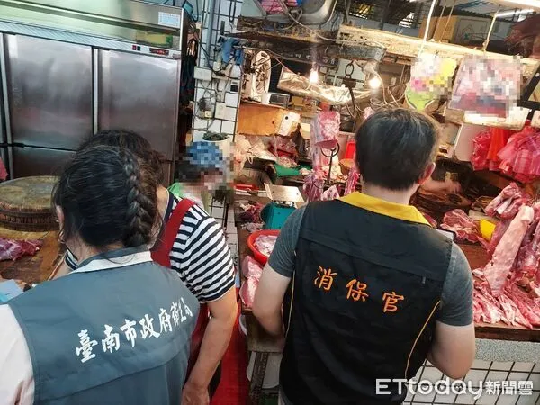 ▲台南市衛生局稽查傳統市場豬肉來源，確保市售肉品安全。（記者林東良翻攝，下同）
