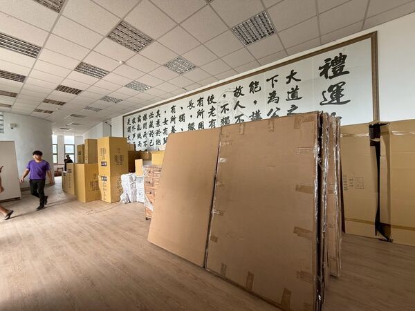 ▲▼蘇巧慧媒介多家廠商，捐贈近200件家具、家電等物資到災區。（圖／蘇巧慧國會辦公室提供）