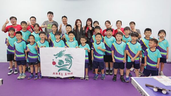 ▲▼民進黨立委吳沛憶助東園國小桌球隊裝備升級。（圖／立委吳沛憶國會辦公室提供）