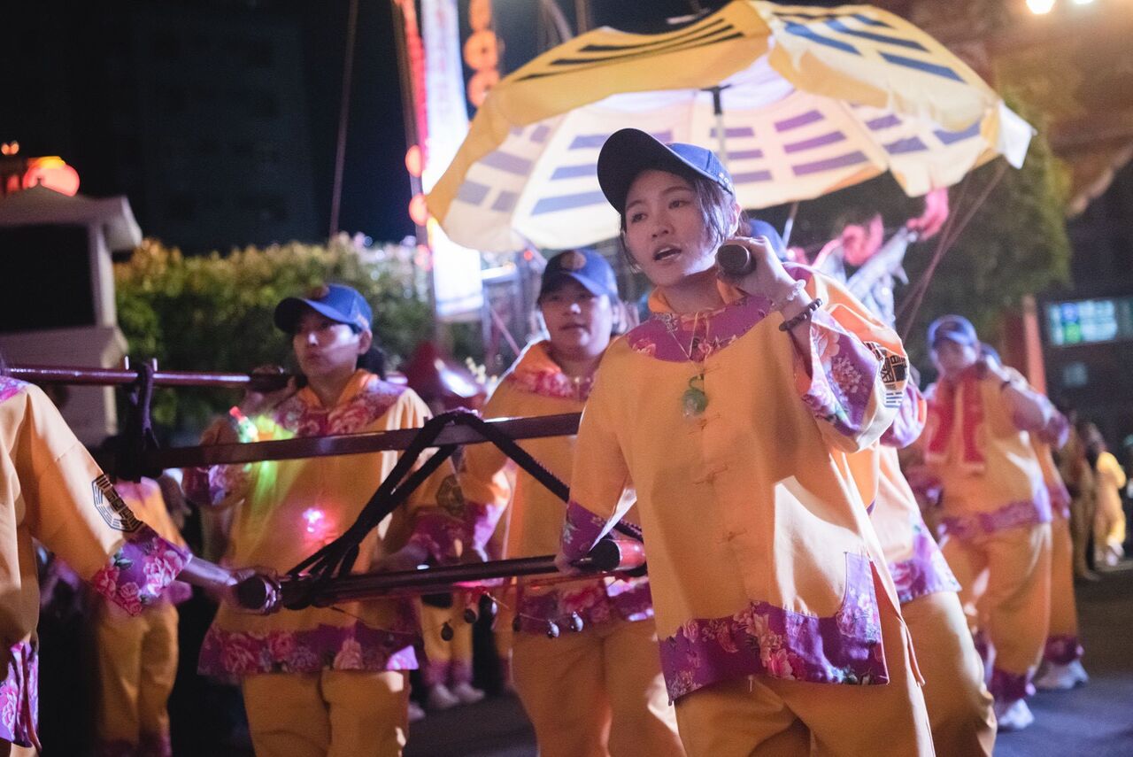 ▲知名網紅「水果小公主」范紫緹曾得太子爺幫助，五天扛轎回饋感恩（圖／桃園護國宮 陳乃瑋攝）