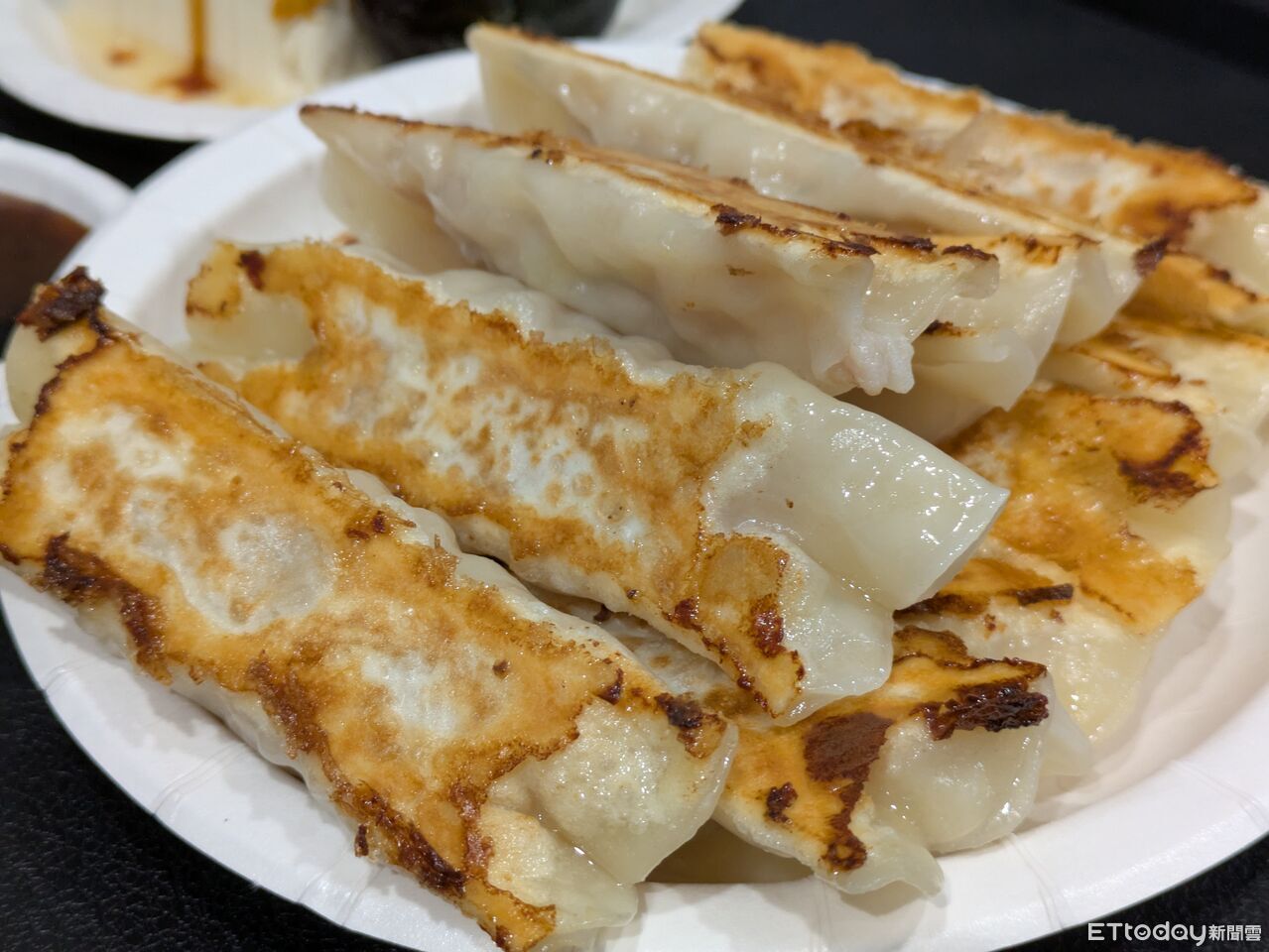 八方雲集「鍋貼有色階卡」驚呆10萬人 留言炸鍋:想客製焦度