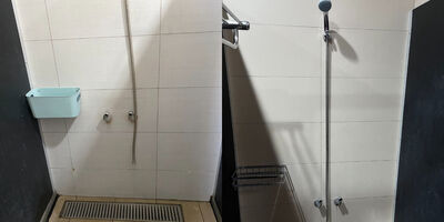 離奇竊案!公共區「水龍頭被偷了」留下蓮蓬頭 網傻:太離譜