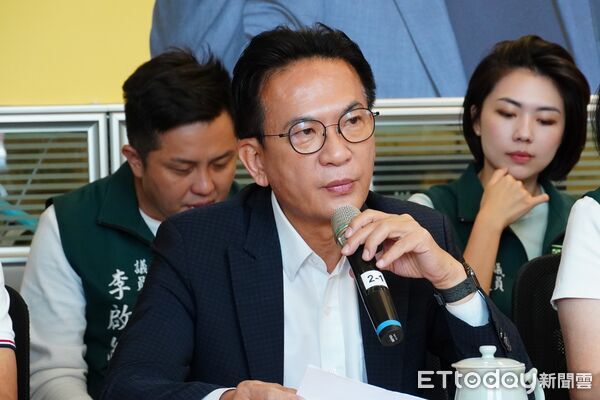 ▲立委林俊憲提出「里政三願景」，盼強化基層治理體系。（記者林東良翻攝，下同）