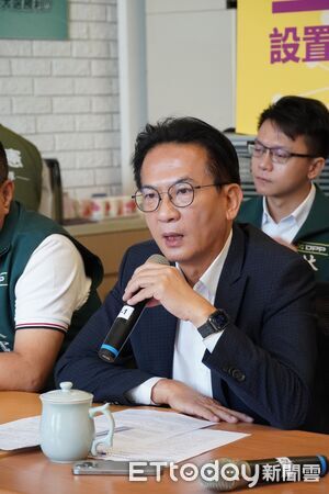 ▲立委林俊憲提出「里政三願景」，盼強化基層治理體系。（記者林東良翻攝，下同）