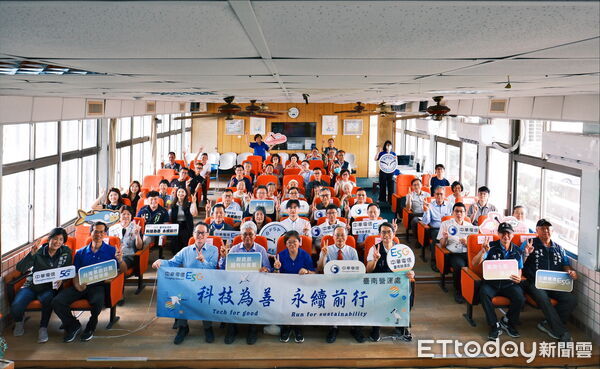 ▲中華電信與台灣黑麵琵鷺保育學會在台南頂山國小啟用AI科技復育生態教育中心。（記者林東良翻攝，下同）