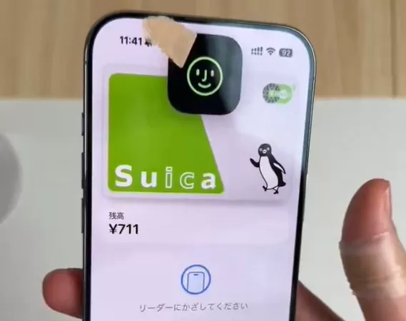 ▲▼iPhone貼膠帶也能解鎖。（圖／翻攝自X）