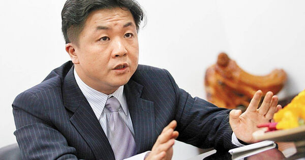 知名律師呂秋遠遭控介紹黑心徵信社，收了錢卻拍錯人，還害當事人官司敗訴。（圖／報系資料照）