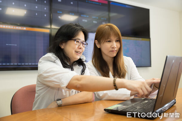 ▲成大醫院研發AI「CanWellBeing健康魔鏡」奪下AI醫療領航大獎，醫療與研發團隊合影。（記者林東良翻攝，下同）