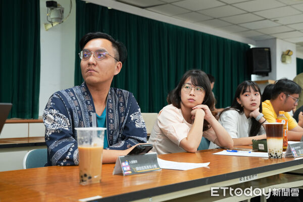 ▲台南市「青年審議成果交流會議」於永華市政中心登場，青年團隊向市府提出政策建言。（記者林東良翻攝，下同）