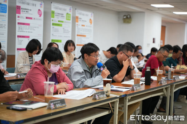 ▲台南市「青年審議成果交流會議」於永華市政中心登場，青年團隊向市府提出政策建言。（記者林東良翻攝，下同）