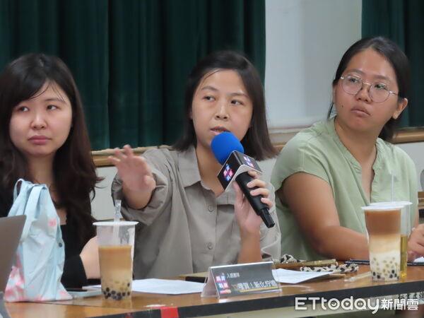 ▲台南市「青年審議成果交流會議」於永華市政中心登場，青年團隊向市府提出政策建言。（記者林東良翻攝，下同）