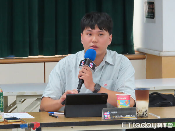 ▲台南市「青年審議成果交流會議」於永華市政中心登場，青年團隊向市府提出政策建言。（記者林東良翻攝，下同）