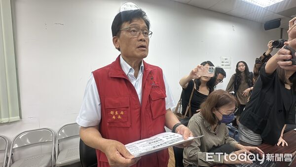 ▲▼             台中前進應變所召開非洲豬瘟記者會，衛生局長曾梓展。（圖／記者許權毅攝）