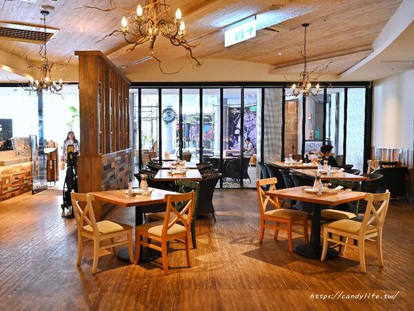 ▲▼台中主打石臼現磨鮮麥義大利麵。（圖／部落客糖糖提供）