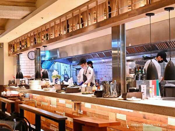 ▲▼台中主打石臼現磨鮮麥義大利麵。（圖／部落客糖糖提供）