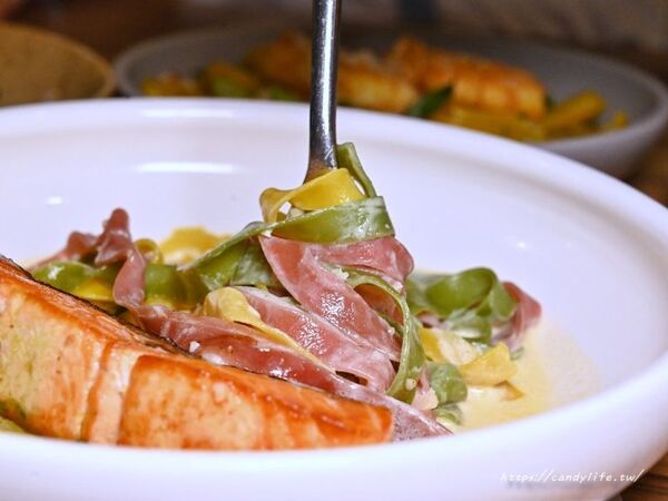 ▲▼台中主打石臼現磨鮮麥義大利麵。（圖／部落客糖糖提供）