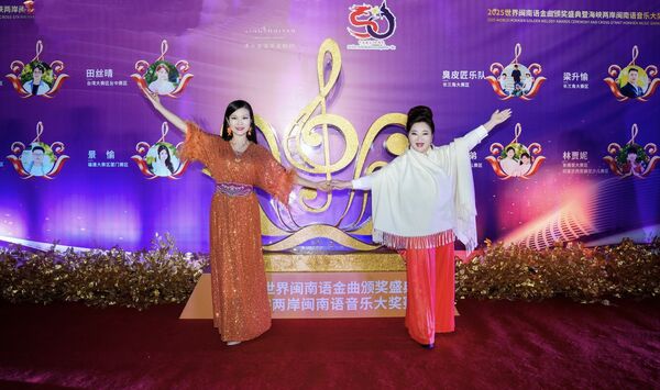 ▲陳思瑋以唱出自己人生的〈絕對拼到底〉勇奪2025世界閩南語金曲盛典總決賽冠軍。（圖／世界閩南語金曲盛典組委會）