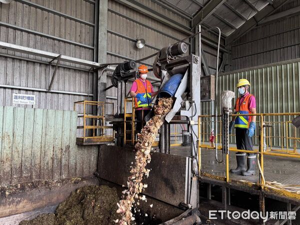 ▲本土非洲豬瘟案例出現後，環保局加開週日廚餘進場，確保清運不中斷。（記者林東良翻攝，下同）