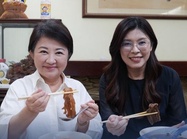 ▲▼鄭麗文選前拜會盧秀燕。（圖／翻攝鄭麗文臉書）