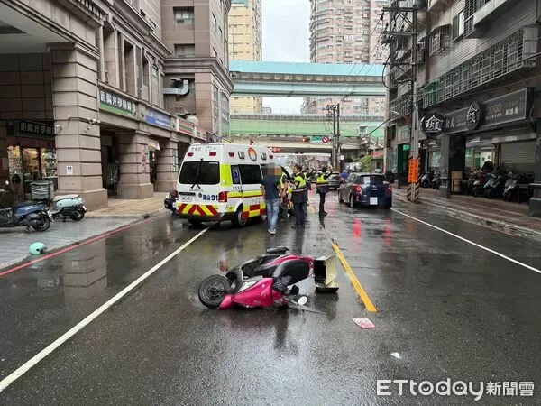 ▲社區大樓紗窗從14樓掉落，蔡女遭砸摔車受傷。（圖／記者陸運陞翻攝）