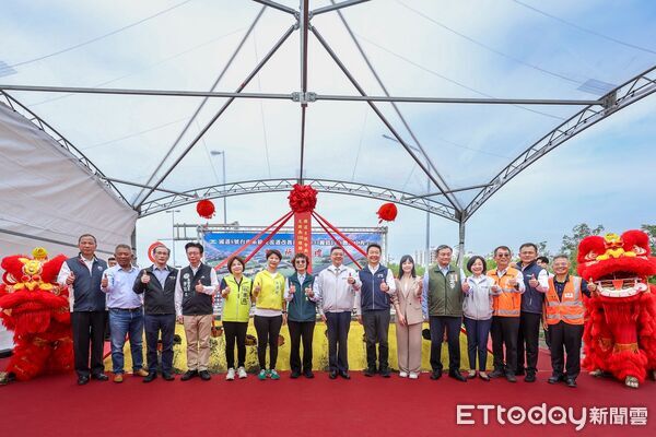 ▲行政院長卓榮泰今出席國道8號跨南133線立體化工程動土典禮，盼2030年如期完工。（記者林東良翻攝，下同）