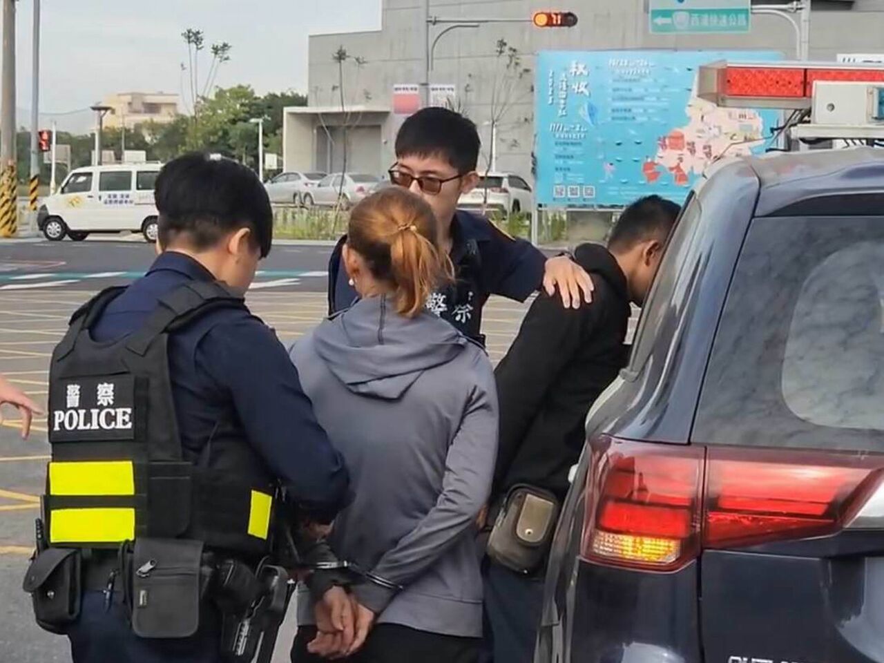7男女擠1車超詭異!鹿港警盤查2人跳車狂奔 警逮4失聯移工