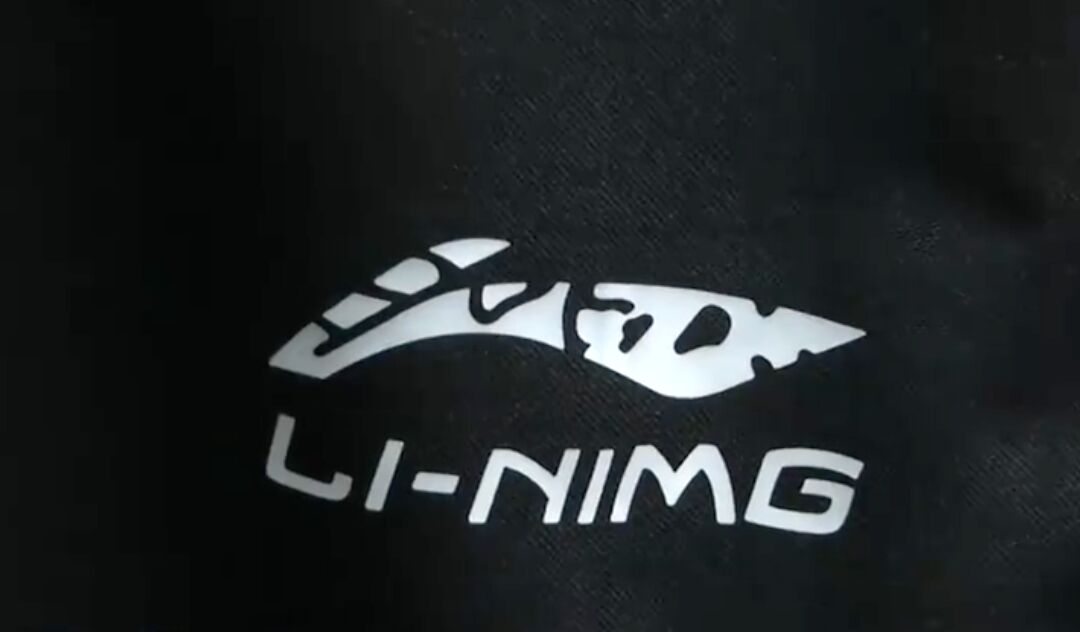 大陸品牌也被自己人山寨！　網購李寧夾克收到「linimg」外套
