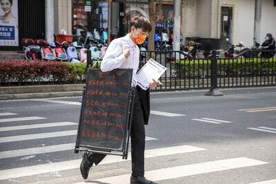 陸房市景氣低迷!房產仲介兼職送外賣 常帶看有地緣送餐優勢