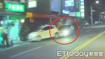 自小客撞路邊1大1小車!催油門落跑再撞2車 埔里男這下慘了