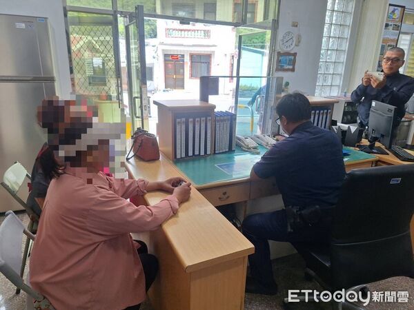 ▲普發現金造冊秩序良好。（圖／記者楊晨東翻攝）