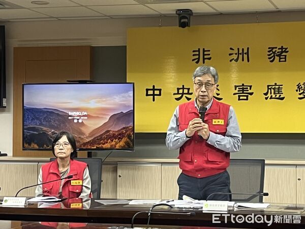 ▲▼農業部長陳駿季說明非洲豬瘟狀況，並表示台中與全台第一輪檢測戰實無異長。（圖／記者許敏溶攝）