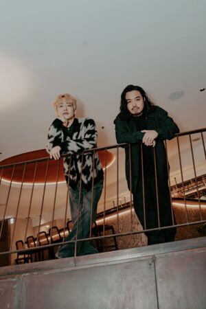 ▲▼▲▼Creepy Nuts逛夜市文化衝擊　：滷味什麼都賣！ 。（圖／Hiroya Brian提供）