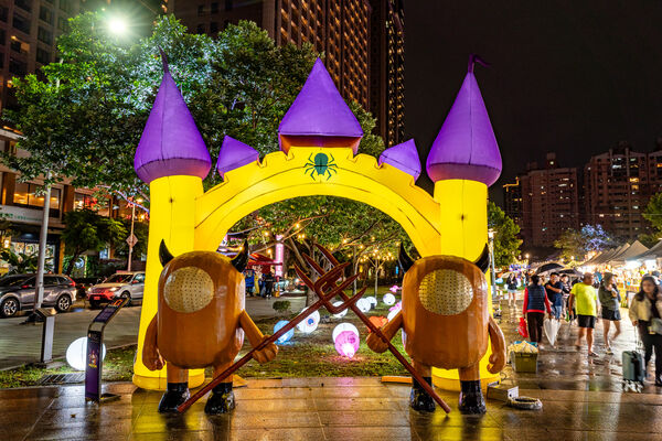 ▲「2025桃園萬聖城」今（25日）至11月2日在桃園藝文廣場和藝文綠園道登場。（圖／桃園市觀旅局提供）