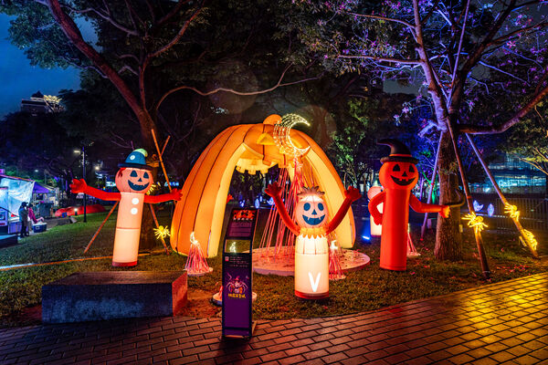 ▲「2025桃園萬聖城」今（25日）至11月2日在桃園藝文廣場和藝文綠園道登場。（圖／桃園市觀旅局提供）