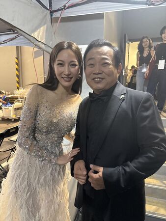 ▲▼鄭志偉：金鐘頒獎怎會找上我？曾寶儀「沒有你不完整。（圖／翻攝自臉書）