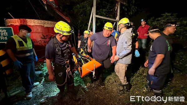 ▲▼南投縣水里鄉台21線與頂安路口今日凌晨發生民眾墜谷意外。（圖／記者高堂堯翻攝）