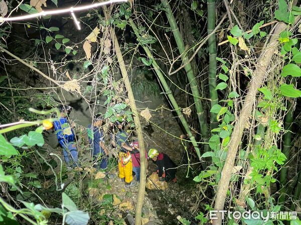 ▲▼南投縣水里鄉台21線與頂安路口今日凌晨發生民眾墜谷意外。（圖／記者高堂堯翻攝）