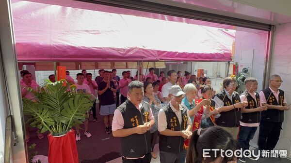 ▲台南西港如天府舉辦愛心贊普法會，募集物資從廟埕整裝待發，準備發放給弱勢家庭。（記者林東良翻攝，下同）