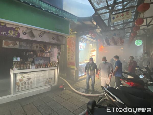 ▲九份老街發生火警。（圖／記者郭世賢翻攝）