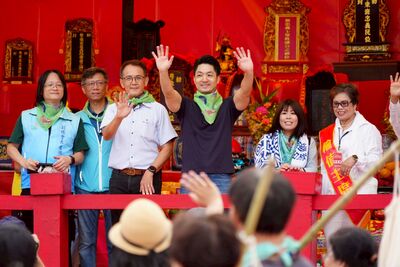 客家義民嘉年華登場 蔣萬安任「主祭官」與153隊挑擔踩街超嗨