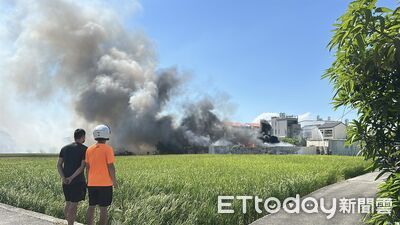 快訊/台中資源回收場大火 漫天濃煙環保局急喊關閉門窗