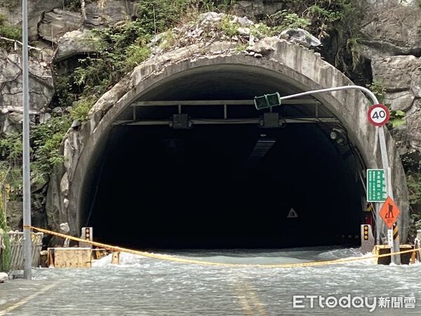 ▲▼花蓮分署表示，施工便道已推進到壩頂，將進行壩頂部分空間降挖作業。（圖／花蓮分署提供，下同）