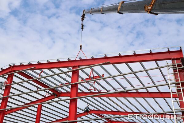 ▲上香祈安、扶樑啟運，雲林六房媽紅壇上樑見證無形文化力量。（圖／記者游瓊華翻攝）