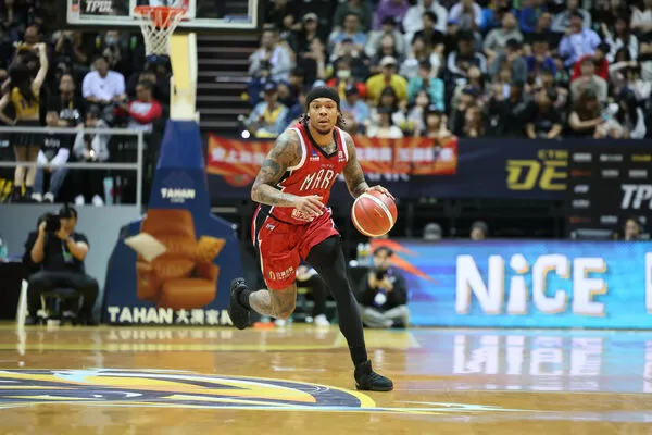 ▲特攻飛克、阿巴西，戰神洛夫頓。（圖／TPBL職籃提供）