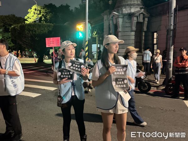 ▲▼桃園市空服員職業工會今天清晨前往長榮馬拉松活動向董總陳情。（圖／記者周湘芸攝）