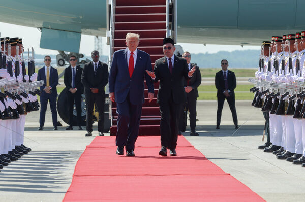 ▲▼川普抵馬來西亞！總理安華高規格紅毯迎接　嗨到「當眾跳舞」畫面曝。（圖／路透）