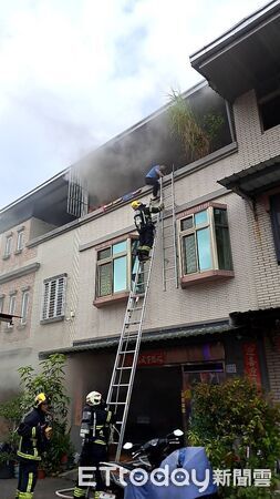 ▲▼    嘉義市溪興街一處透天厝火警         。（圖／記者翁伊森翻攝）