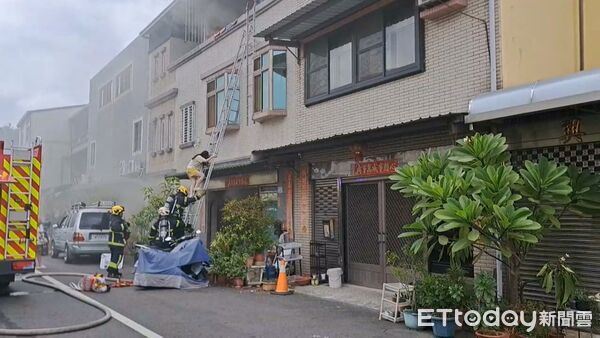 ▲▼    嘉義市溪興街一處透天厝火警         。（圖／記者翁伊森翻攝）