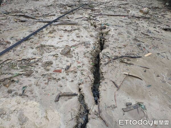▲▼   雙溪區赤皮倫北38線道4K至7K   連日下雨造成土石流及道路隆起案       。（圖／記者劉人豪攝）